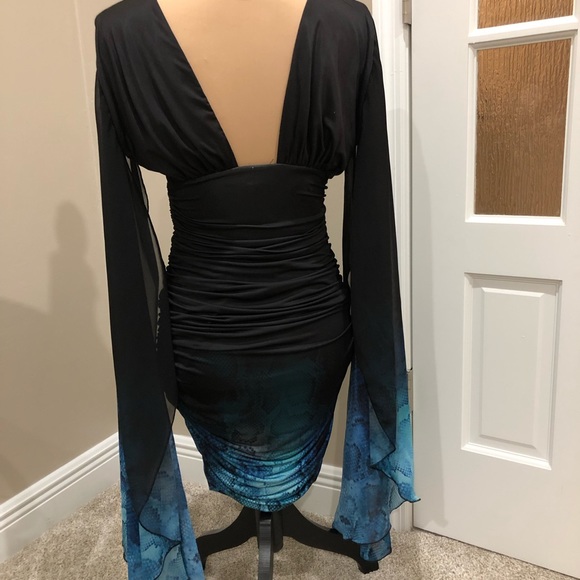 V & K Studio dress. Black w/blue snake skin pattern, shear/open sleeves. Size M - Picture 2 of 4